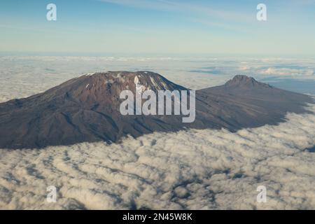 Kilimandscharo mit Schnee von oben in Tansania Stockfoto