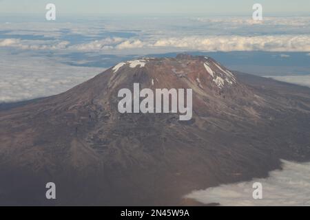 Kilimandscharo mit Schnee von oben in Tansania Stockfoto