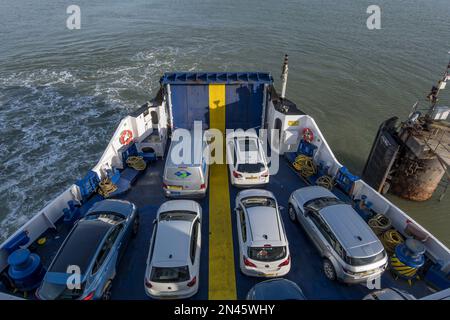 Hinteres Bootsdeck der Autofähre St. Faith im Dock bei Fishbourne Isle of Wight 2023 Stockfoto