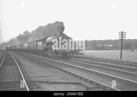 LNER baute A3 Pacific 4-6-2 Nr.2543 „Melton“ auf einem Express in den 1930er Stockfoto