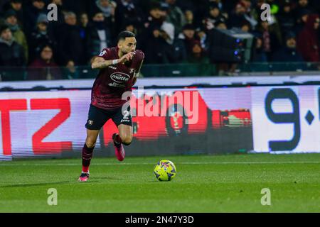 Salernitanas tunesischer Verteidiger Dylan Bronn kontrolliert den Ball während des Fußballspiels der Serie A zwischen Salernitana und Juventus am 7. Februar 2023 im Arechi-Stadion in Salerno, Süditalien. Stockfoto