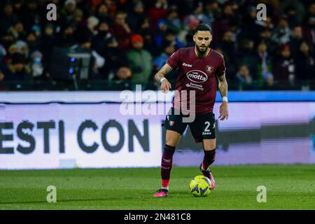 Salernitanas tunesischer Verteidiger Dylan Bronn kontrolliert den Ball während des Fußballspiels der Serie A zwischen Salernitana und Juventus am 7. Februar 2023 im Arechi-Stadion in Salerno, Süditalien. Stockfoto