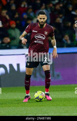 Salernitanas tunesischer Verteidiger Dylan Bronn kontrolliert den Ball während des Fußballspiels der Serie A zwischen Salernitana und Juventus am 7. Februar 2023 im Arechi-Stadion in Salerno, Süditalien. Stockfoto