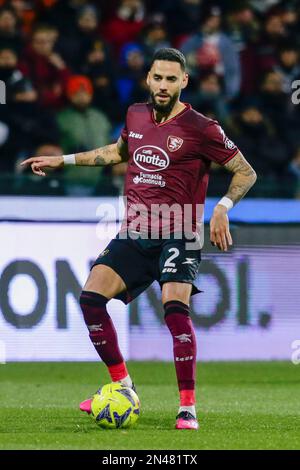 Salernitanas tunesischer Verteidiger Dylan Bronn kontrolliert den Ball während des Fußballspiels der Serie A zwischen Salernitana und Juventus am 7. Februar 2023 im Arechi-Stadion in Salerno, Süditalien. Stockfoto