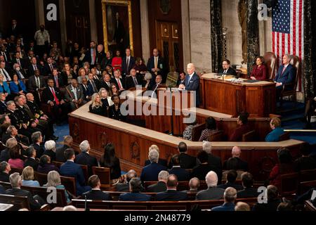 Washington, USA. 7. Februar 2023. USA Präsident Joe Biden hält seine Rede zur Lage der Union am 7. Februar 2023 vor dem Kongress in Washington, DC, USA. Kredit: Liu Jie/Xinhua/Alamy Live News Stockfoto