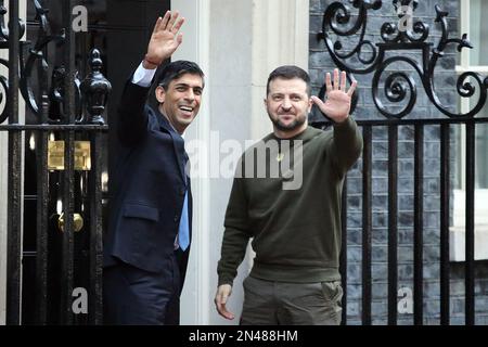 Der ukrainische Präsident Wolodymyr Zelenskyy traf den britischen Premierminister Rishi Sunak bei einem Besuch in der Downing Street 10. Anschließend sprach der ukrainische Führer an Parlamentsmitglieder. Stockfoto