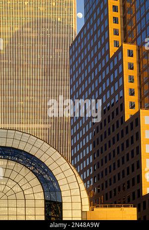 World Trade Center vor dem 11. September. Twin Towers Closeup Original World Trade Center Gebäude bei Sonnenuntergang in Lower Manhattan New York City USA. Stockfoto