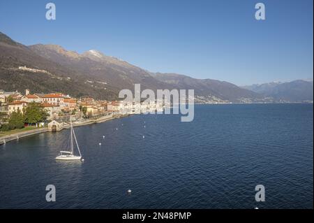 Blick von oben auf den See von Cannobio und Lago Maggiore Stockfoto