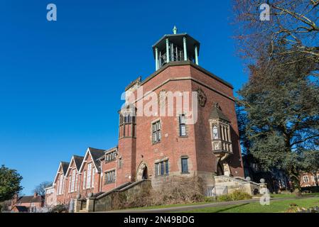 Bournville Carillon hat 48 Glocken und ist eines der größten Musikinstrumente in Großbritannien. Im Auftrag von George Cadbury im Jahr 1906. Stockfoto