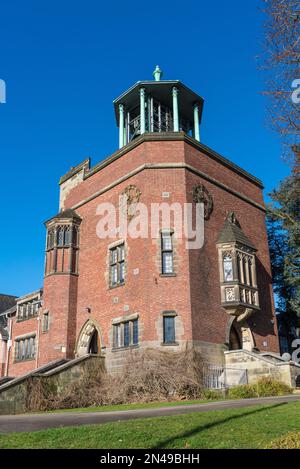 Bournville Carillon hat 48 Glocken und ist eines der größten Musikinstrumente in Großbritannien. Im Auftrag von George Cadbury im Jahr 1906. Stockfoto