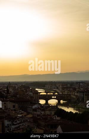 Rund um Florenz, mit Blick auf die Stadt bei Sonnenuntergang von der Piazzale Michelangelo Stockfoto