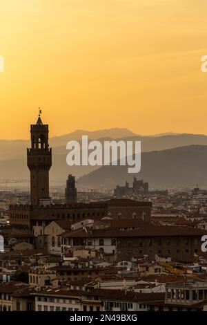 Rund um Florenz, mit Blick auf die Stadt bei Sonnenuntergang von der Piazzale Michelangelo Stockfoto