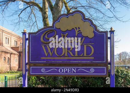 Schild am Eingang von Cadbury World in Bournviile, Birmingham, Großbritannien Stockfoto