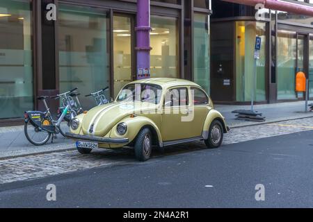 Volkswagen Käfer, alter Wagen in der Berliner Straße Stockfoto