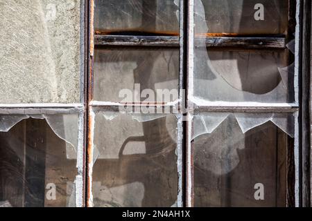 Zerbrochene Fensterscheiben Stockfoto