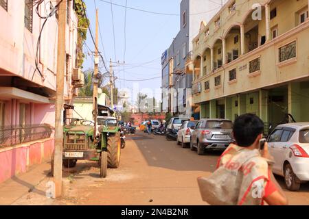 Dezember 17 2022 - Bidar, Karnataka in Indien: Straßenleben in einer kleineren Stadt in Zentralindien Stockfoto