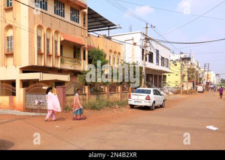 Dezember 17 2022 - Bidar, Karnataka in Indien: Straßenleben in einer kleineren Stadt in Zentralindien Stockfoto