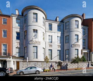 Boston Beacon Hill: 42-43 Beacon Street ist die Heimat des privaten Somerset Clubs, der die beiden Gebäude miteinander verbindet. Stockfoto