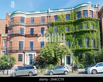 Boston Beacon Hill: 39-40 Beacon Street, auch bekannt als Nathan Appleton Residence und Appleton-Parker House, ist ein "Doppelhaus" der Federal/Greek Revival. Stockfoto