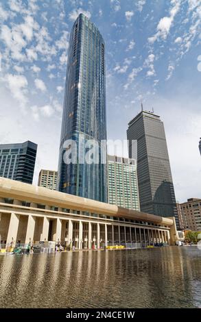 Boston Back Bay: Belvidere/Dalton Towers, One Dalton, ist Bostons dritthöchstes Gebäude. Der blaue Glasturm enthält ein Hotel und Ferienwohnungen. Stockfoto