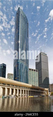 Boston Back Bay: Belvidere/Dalton Towers, One Dalton, ist Bostons dritthöchstes Gebäude. Der blaue Glasturm enthält ein Hotel und Ferienwohnungen. Stockfoto