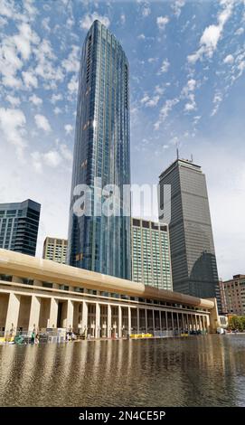 Boston Back Bay: Belvidere/Dalton Towers, One Dalton, ist Bostons dritthöchstes Gebäude. Der blaue Glasturm enthält ein Hotel und Ferienwohnungen. Stockfoto