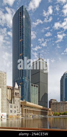 Boston Back Bay: Belvidere/Dalton Towers, One Dalton, ist Bostons dritthöchstes Gebäude. Der blaue Glasturm enthält ein Hotel und Ferienwohnungen. Stockfoto