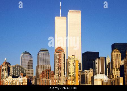 World Trade Center oder Twin Towers vor dem 11. September. Die New Yorker Innenstadt-Gebäude auf der Skyline von Lower Manhattan vor dem Angriff im September 2001 auf Amerika der 1970er Jahre Stockfoto