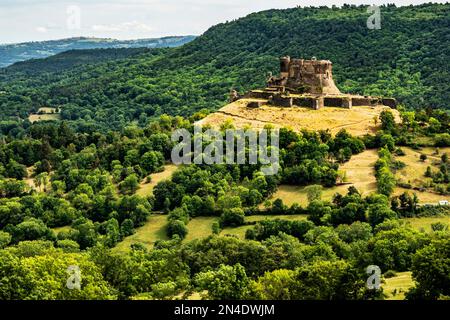 Das Schloss Murol in der Auvergne, Frankreich, beschrieben von Guy de Maupassant in seiner Kurzgeschichte „Demble Drame“ Stockfoto