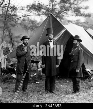 Allan Pinkerton. Foto des schottischen amerikanischen Detektivs Allan J. Pinkerton (1819-1884) mit Präsident Abraham Lincoln und Major General John A. McClernand in Antietam im Jahr 1862 Stockfoto