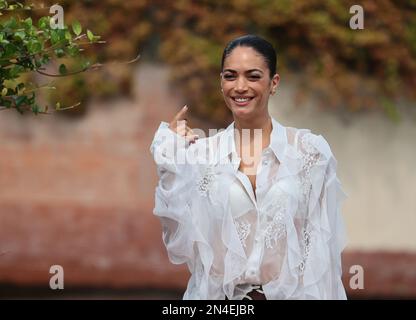 VENEDIG, ITALIEN - 03. SEPTEMBER: Elodie kommt im Hotel Excelsior während des Venedig International Film Festivals 79. am 03. September 2022 in Venedig an Stockfoto