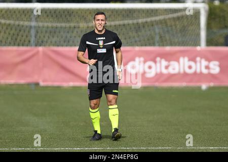 Schiedsrichter Giuseppe Mucera während der zweiten Etappe des Viertelfinalspiels des Women's Italian Cup zwischen A.S. Rom gegen Pomigliano Calcio Donne am 8. Februar 2023 im Stadio Tre Fontane, Rom, Italien. Stockfoto