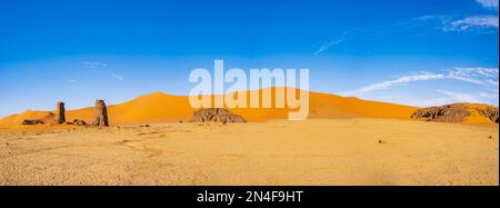 Panoramablick auf die Felsformationen in der Wüste Sahara, Algerien Stockfoto