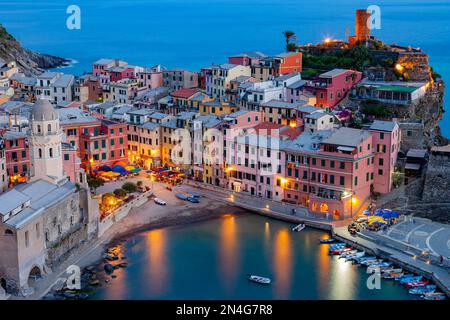 Cinque Terre Dörfer, Blick auf Vernazza. Stockfoto