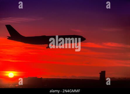 GEWERBLICHE PASSAGIERFLUGZEUGE NEWARK AIRPORT NEW JERSEY USA Stockfoto