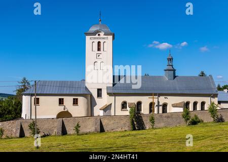 Swieta Katarzyna, Polen - 5. Juni 2022: St. Katharinenkloster und Benediktinerkloster im Dorf Swieta Katarzyna in der Nähe von Bodzentyn in Swietokrzyskie Mou Stockfoto