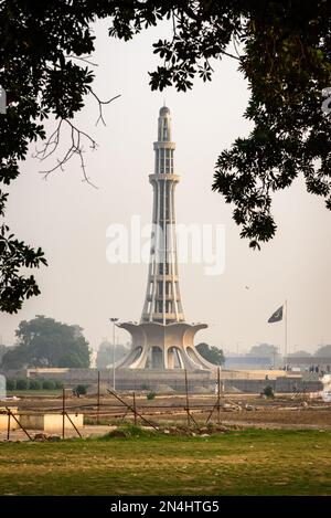 Minar-e-Pakistan ist das nationale Emblem Pakistans in Lahore Punjab. Stockfoto