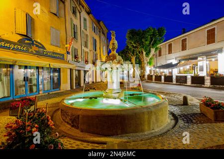 Blick auf den Hauptplatz von Valensole, Provence. Frankreich Stockfoto