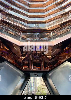 The Vessel, auch bekannt als Hudson Yards Staircase, New York City, NY, USA - 22. November 2022 Stockfoto