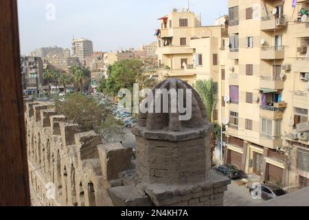 Bögen der Ahmad Ibn Tulun-Moschee in Kairo, Ägypten Stockfoto