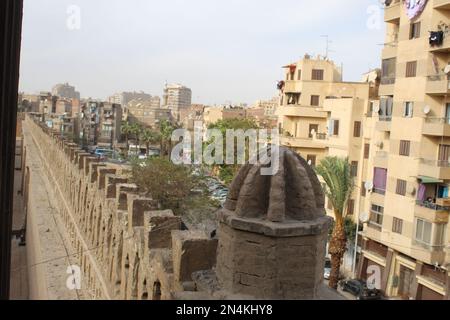 Bögen der Ahmad Ibn Tulun-Moschee in Kairo, Ägypten Stockfoto