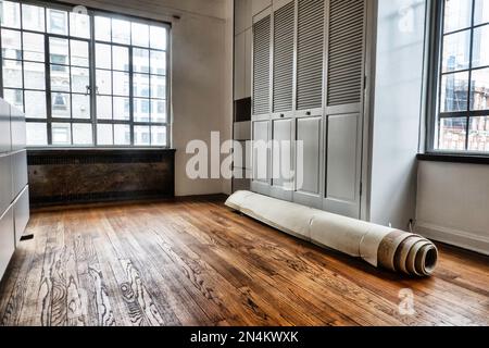 Umzugstag, leeres Apartment in New York City, USA, 2023 Stockfoto