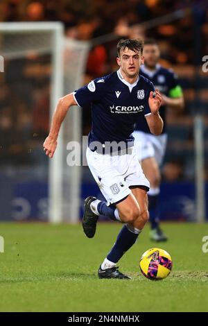 Dundee, Schottland, Großbritannien. 8. Februar 2023; Dens Park, Dundee, Schottland: SPFL Trust Football, Dundee gegen Raith Rovers; Barry Maguire von Dundee Credit: Action Plus Sports Images/Alamy Live News Stockfoto
