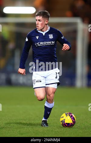 Dundee, Schottland, Großbritannien. 8. Februar 2023; Dens Park, Dundee, Schottland: SPFL Trust Football, Dundee gegen Raith Rovers; Luke McCowan von Dundee Credit: Action Plus Sports Images/Alamy Live News Stockfoto