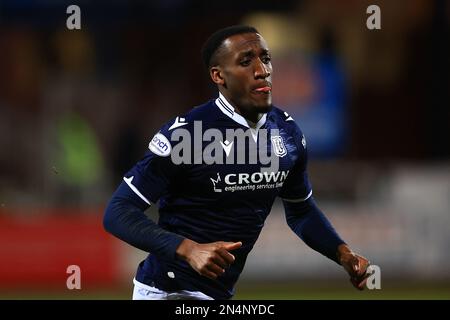 Dundee, Schottland, Großbritannien. 8. Februar 2023; Dens Park, Dundee, Schottland: SPFL Trust Football, Dundee gegen Raith Rovers; Zach Robinson von Dundee Credit: Action Plus Sports Images/Alamy Live News Stockfoto