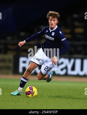 Dundee, Schottland, Großbritannien. 8. Februar 2023; Dens Park, Dundee, Schottland: SPFL Trust Football, Dundee gegen Raith Rovers; Ben Williamson von Dundee Credit: Action Plus Sports Images/Alamy Live News Stockfoto