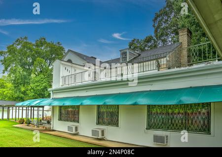 Der Jungle Room in Graceland, der Heimat von Elvis Presley in Memphis, Tennessee. Stockfoto