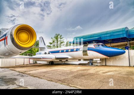 Elvis Presleys Privatjet in Graceland, seinem Zuhause in Memphis, Tennessee. Stockfoto