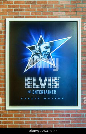 Eingangsschild zur Ausstellung „Elvis the Entertainer“ im Elvis Presley's Memphis Entertainment Complex in Graceland in Memphis, Tennessee. Stockfoto