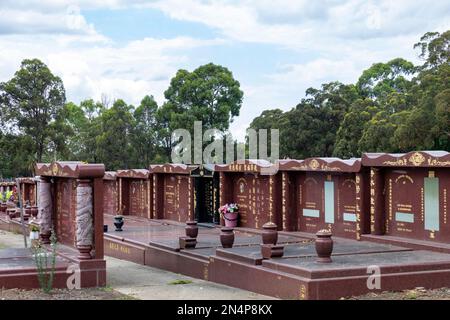 Chinesische Gräber und Grabsteine auf dem Rookwood Cemetery, Australiens größtem und ältestem Friedhof, Strathfield Lidcombe, Sydney, NSW, Australien Stockfoto